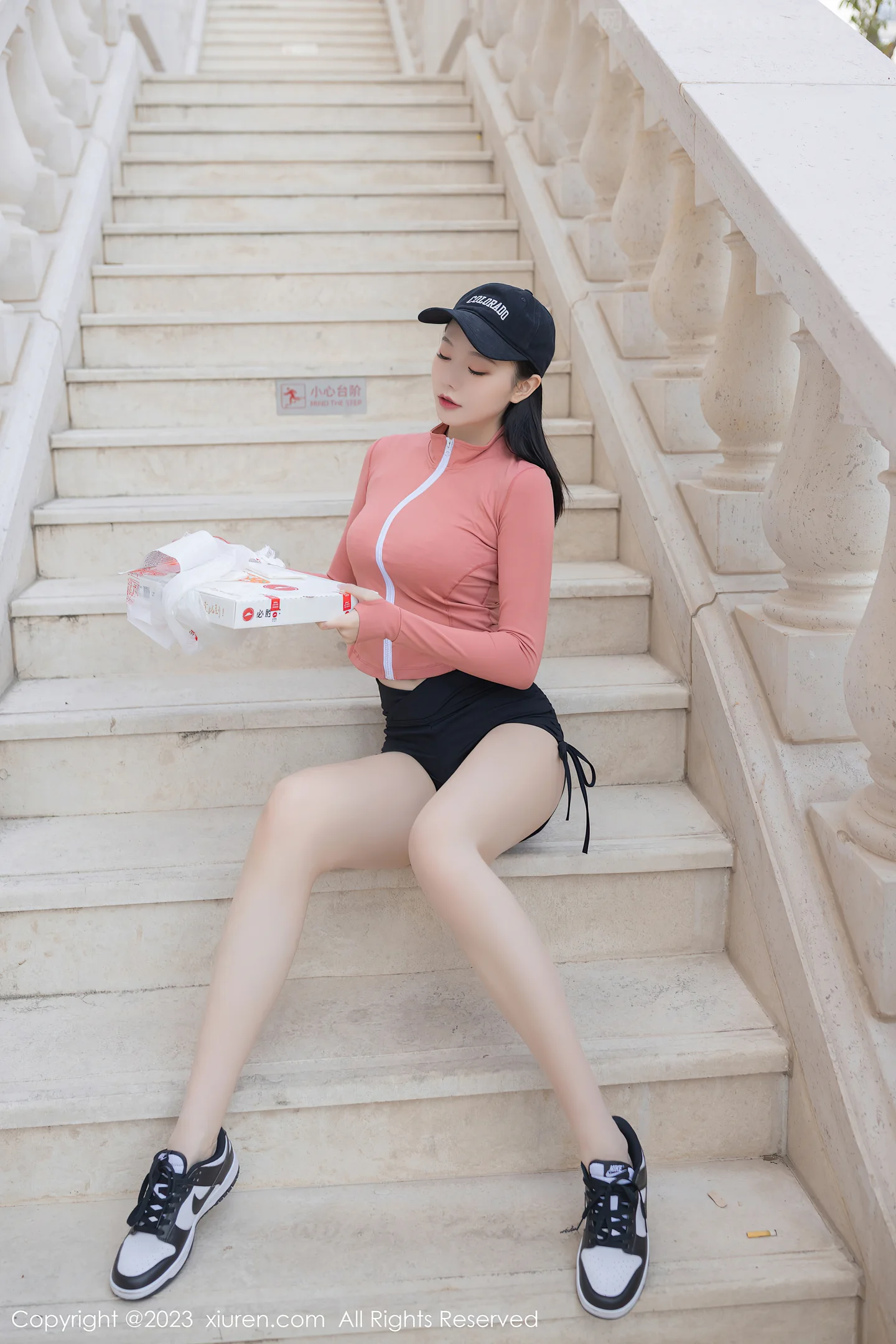 图片[5]-[XiuRen秀人网]2023.03.28 VOL.6487 安然anran 黑色短裤与蕾丝内衣加肉丝美腿性感私房写真集-秀人网官方网站